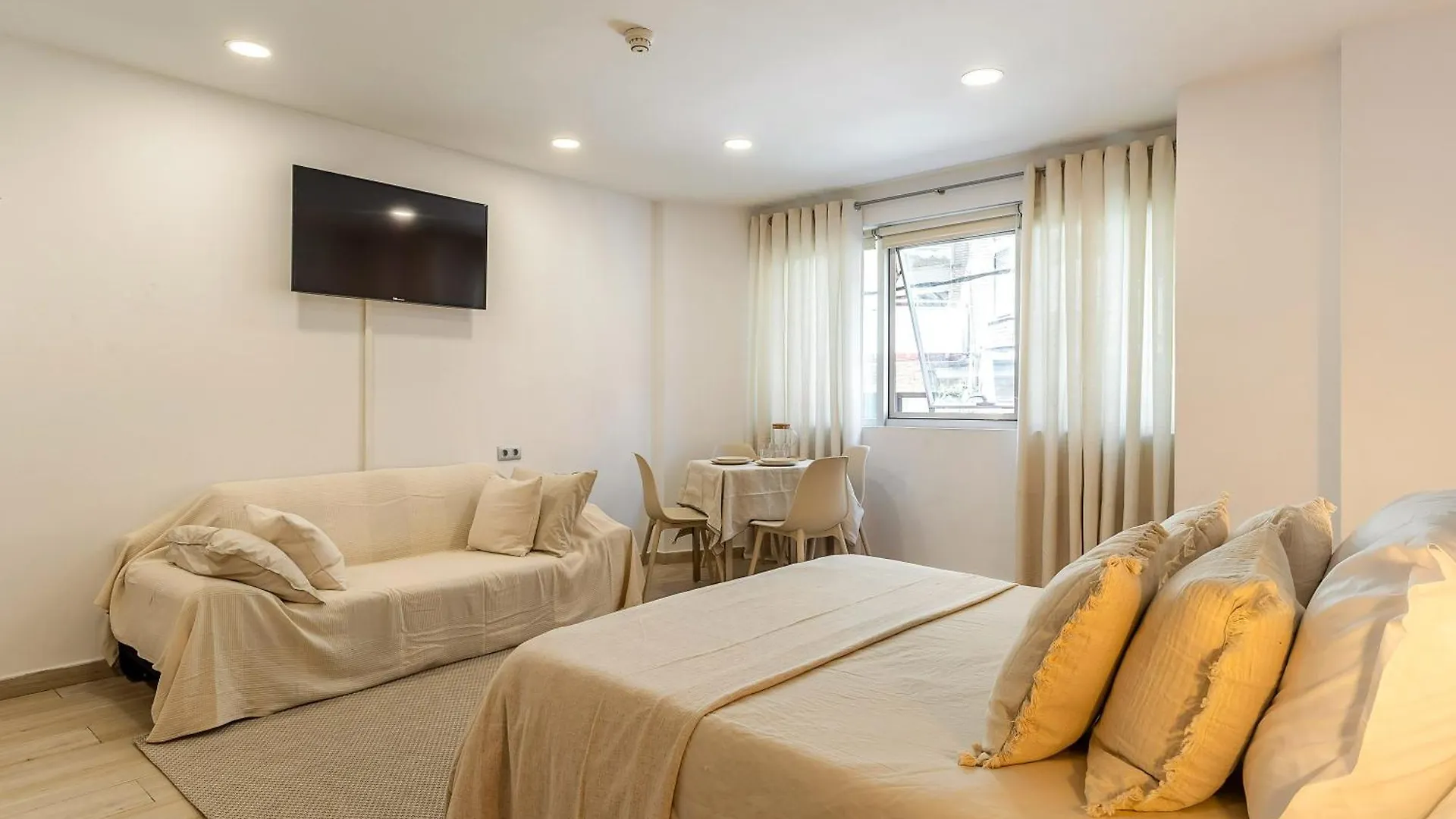 Aparthotel Centric 카스테데펠스 0*,  스페인