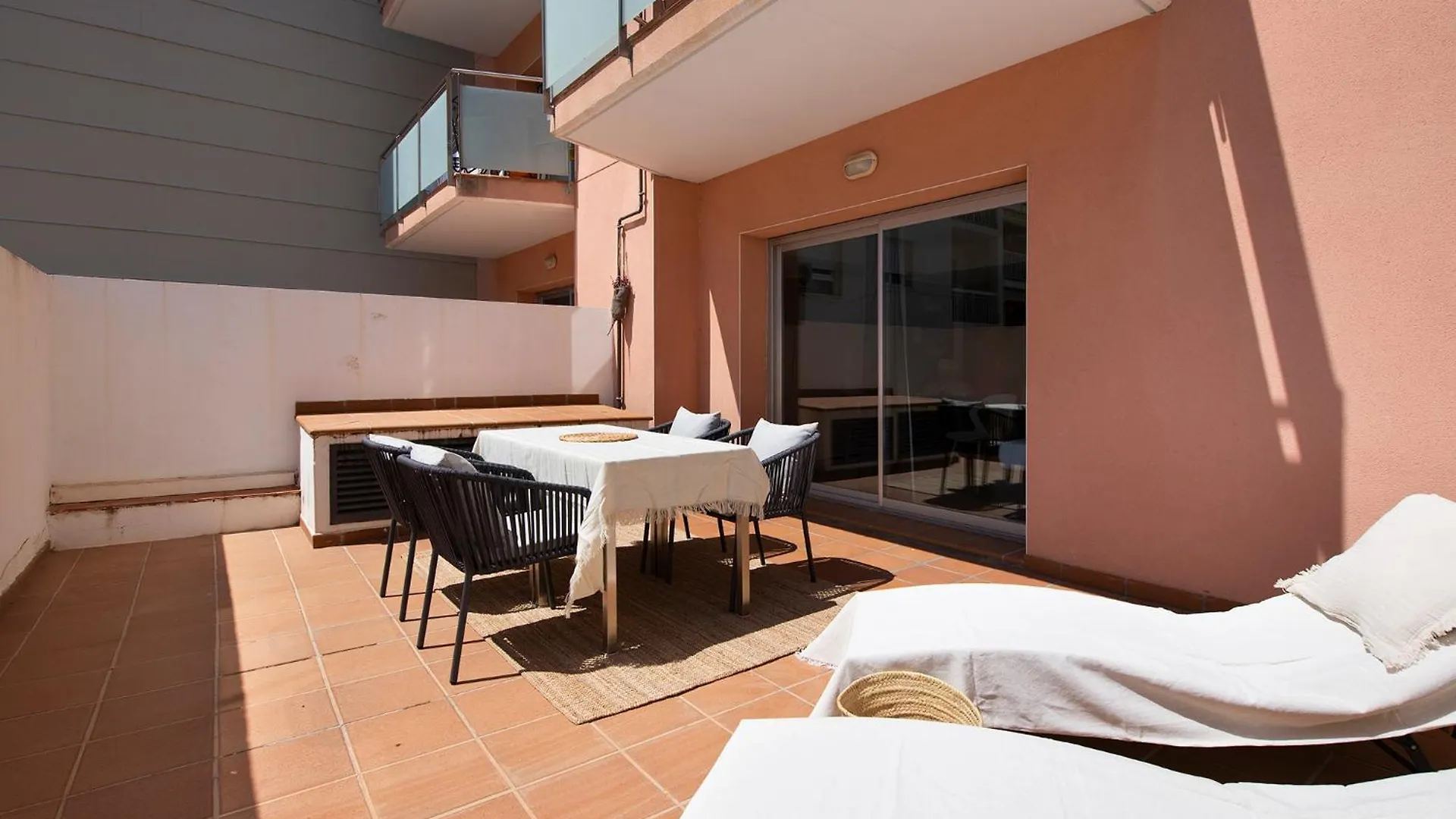 ApartHotel Centric Castelldefels 0*,