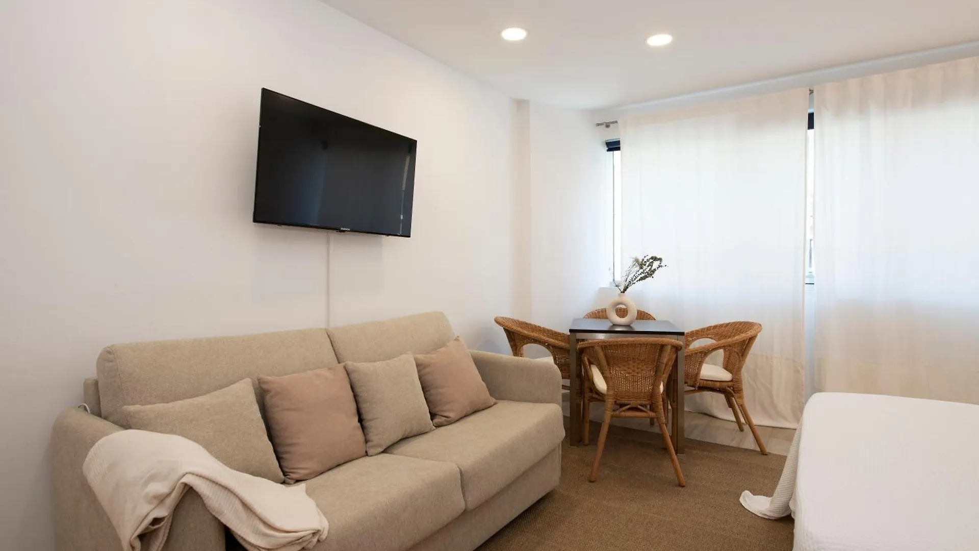 Aparthotel Centric 카스테데펠스