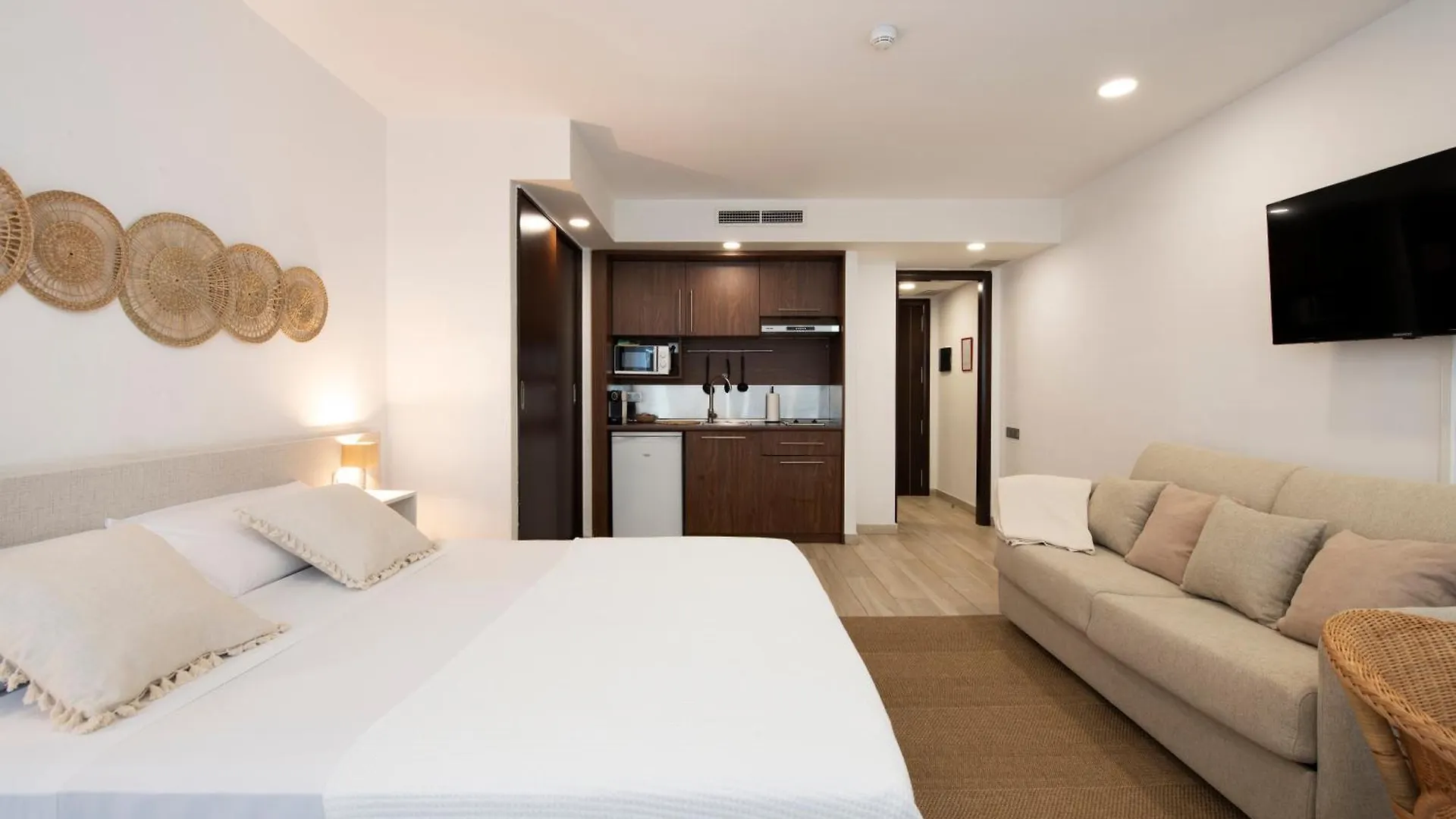 ApartHotel Centric Castelldefels 0*,  Spanien