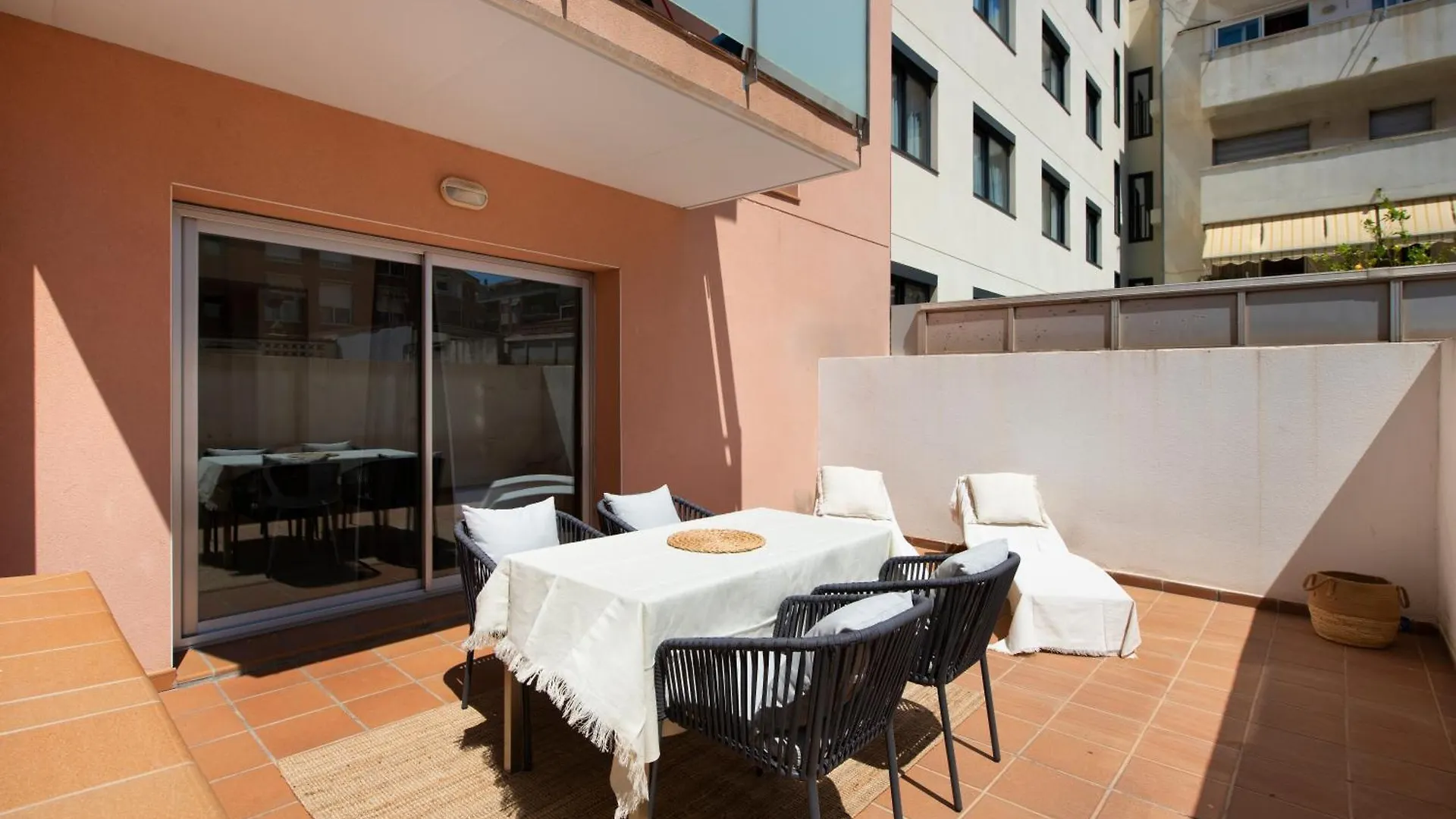 Aparthotel Centric Castelldefels 0*,