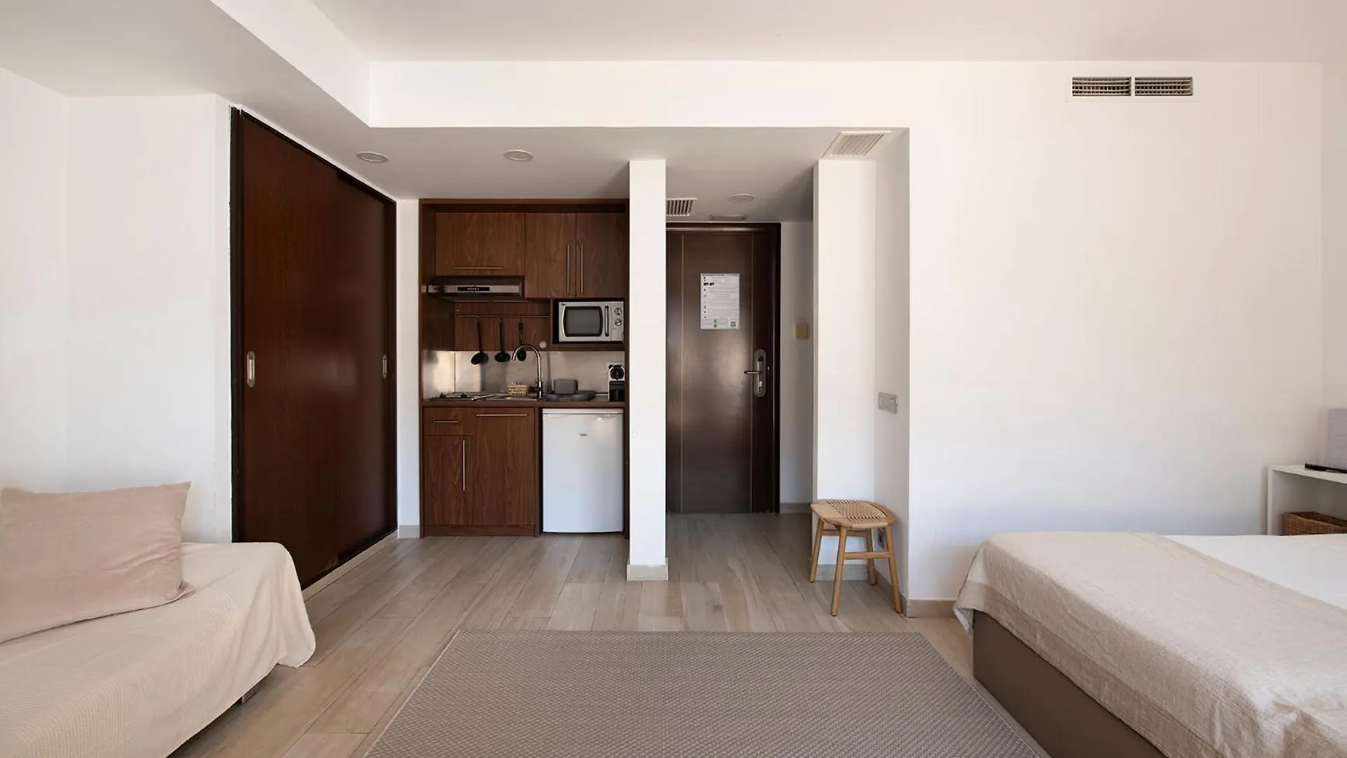Aparthotel Centric Castelldefels 0*,  Hiszpania